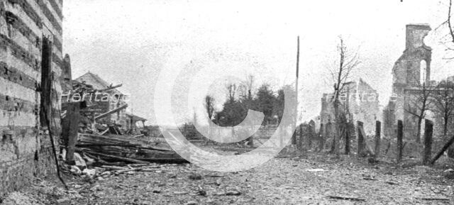 ''A Perthes-les Hurlus; Une maison et la rue de l'Eglise a Perthes-les Hurlus', 1915. Creator: Unknown.