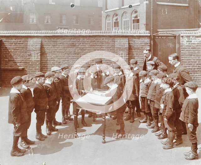 Geography lesson, Hague Street School, Bethnal Green, London, 1908. Artist: Unknown.