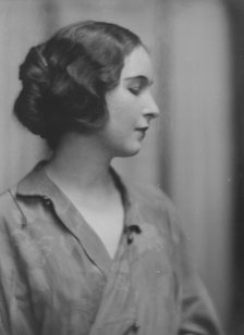Pujo, Mona, Miss, portrait photograph, 1916. Creator: Arnold Genthe.