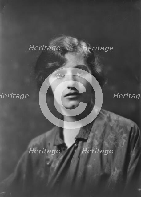 Miss Margaret McKenzie, portrait photograph, 1919 Sept. 24. Creator: Arnold Genthe.
