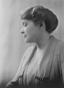 Mrs. Martin Egan, portrait photograph, 1918 June 29. Creator: Arnold Genthe.