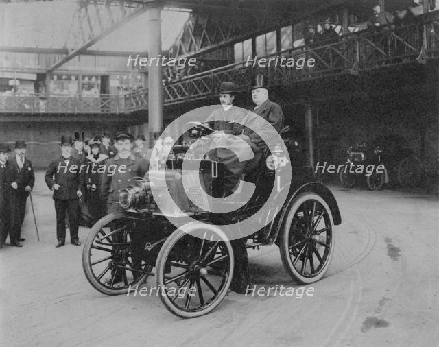 1900 Thousand Mile Trial, Daimler leaving Edinburgh. Creator: Unknown.