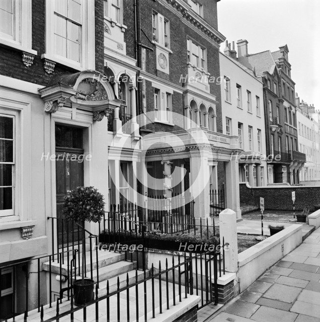Kensington Square, London, 1969-1979. Artist: John Gay
