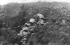 'Dans les Hauts-de-Meuse; une heure apres l'assaut: une tranchee allemande enlevee', 1915. Creator: Unknown.
