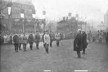 'Le Baton de Petain; Sur l'esplanade de Metz, le 8 decembre 1918: Le president de la Repub..., 1918. Creator: Unknown.
