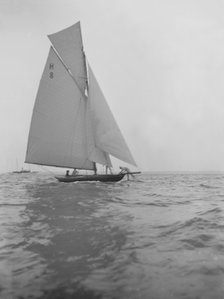 Mrs GA Shenley at the helm of the 8 Metre class sailing yacht 'Spero' (H8). Creator: Kirk & Sons of Cowes.
