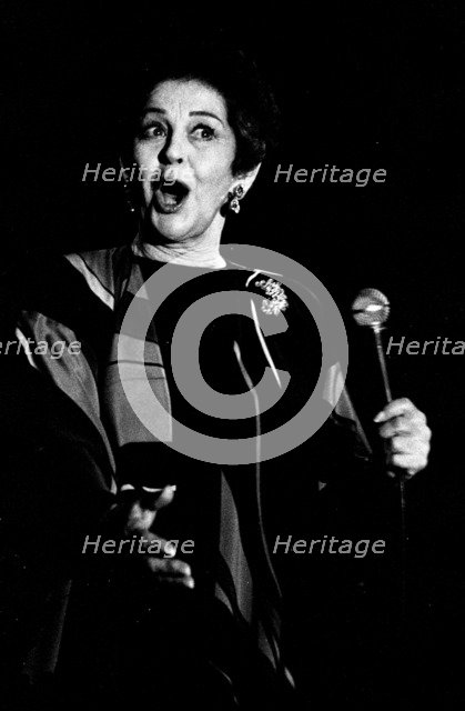 Gogi Grant, Pizza on the Park, London, Dec 1993. Artist: Brian O'Connor.