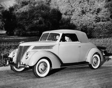 1937 Ford V8 model 78 lub Cabriolet, (1937?). Artist: Unknown