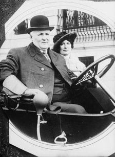 W.W. McCredie & wife, between c1910 and c1915. Creator: Bain News Service.