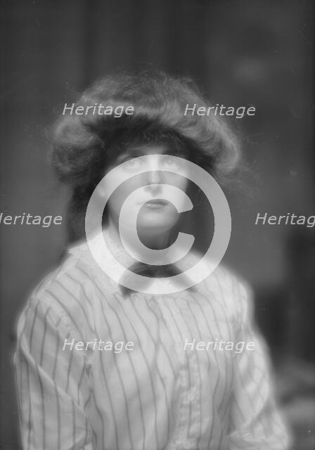 Scott, Beatrice, Miss, portrait photograph, 1912 May 3. Creator: Arnold Genthe.