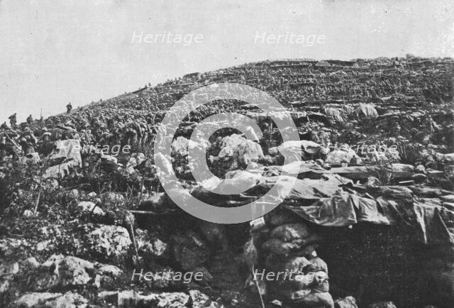 'Les succes Italiens du Carso; renforts italiens escaladant les terrasses de la cote 208..., 1916. Creator: Unknown.