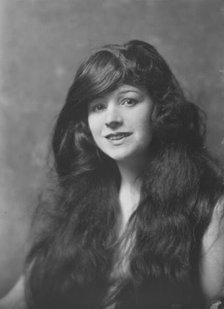 Miss La Rue, portrait photograph, 1918 May. Creator: Arnold Genthe.