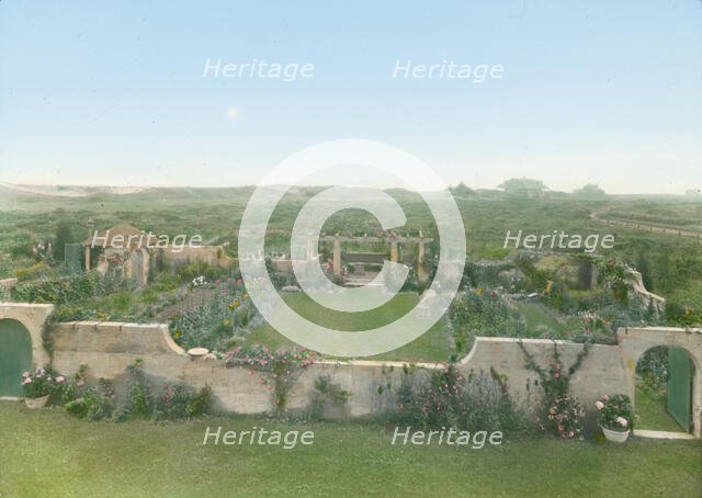 "Gray Gardens," Robert Carmer Hill house, Lily Pond Lane, East Hampton, New York, c1914. Creator: Frances Benjamin Johnston.