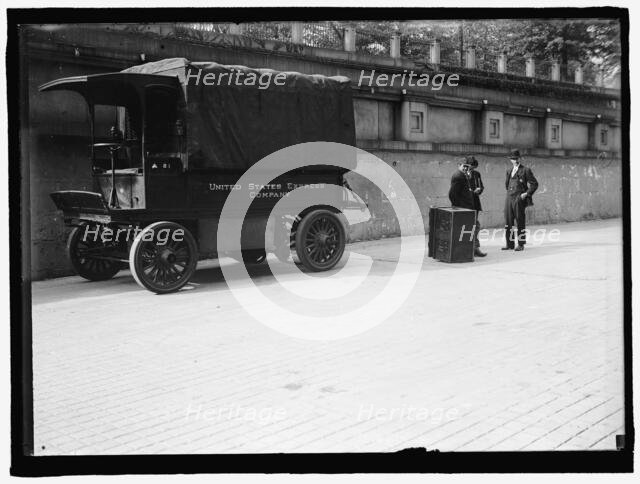 United States Express Company truck, between 1910 and 1917. Creator: Harris & Ewing.