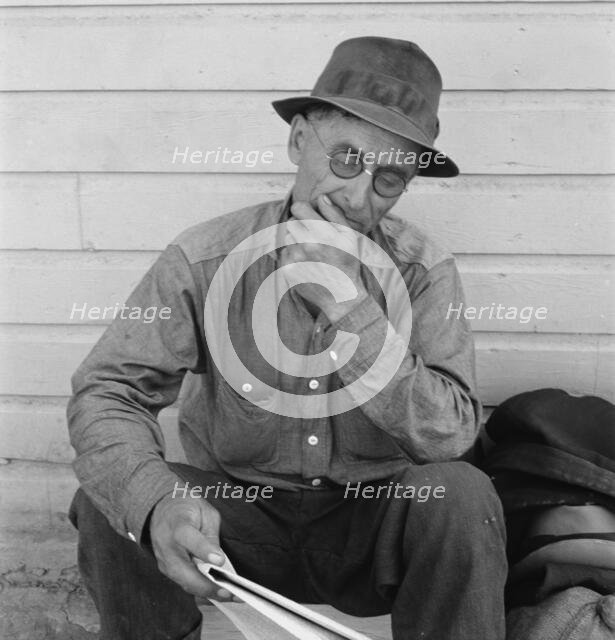 Single man, three weeks before opening of Klamath..., Tulelake, Siskiyou County, California, 1939. Creator: Dorothea Lange.