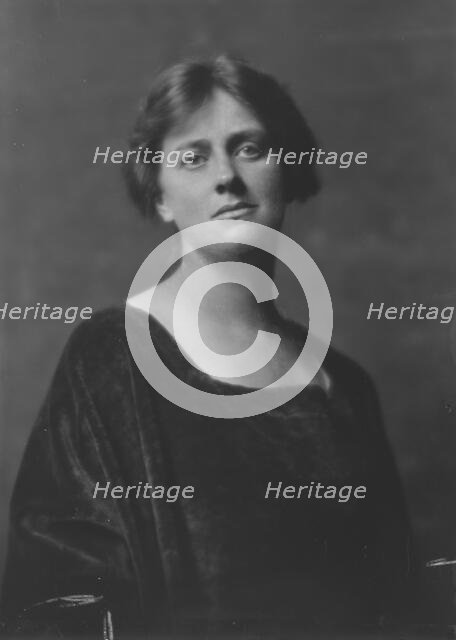 Beegle, Miss, portrait photograph, 1916. Creator: Arnold Genthe.