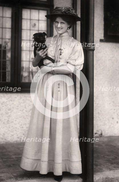 Zena Dare (1887-1975), English actress, early 20th century.Artist: Foulsham and Banfield