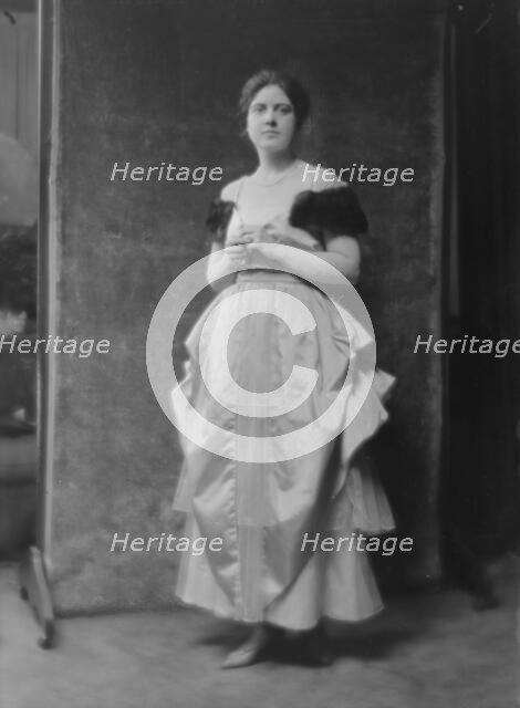 Harriman, Miss, portrait photograph, 1916 Mar. 3. Creator: Arnold Genthe.