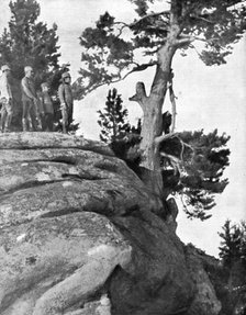 ''L'Heure Serbe; Depuis deux ans, ce rocher dresse au seuil de la Serbie servait..., 1918. Creator: Unknown.