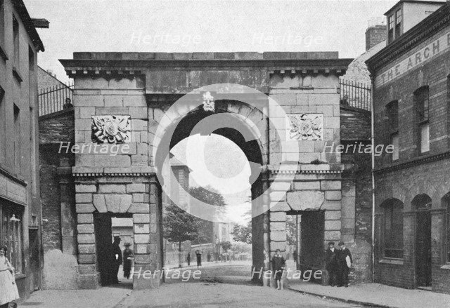 Bishop's Gate, Londonderry, 1924-1926. Artist: WA Green