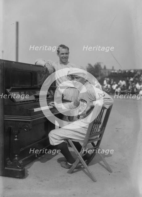 Gus Van & Joe Schenck, Vaudeville comics (baseball), between c1915 and c1920. Creator: Bain News Service.