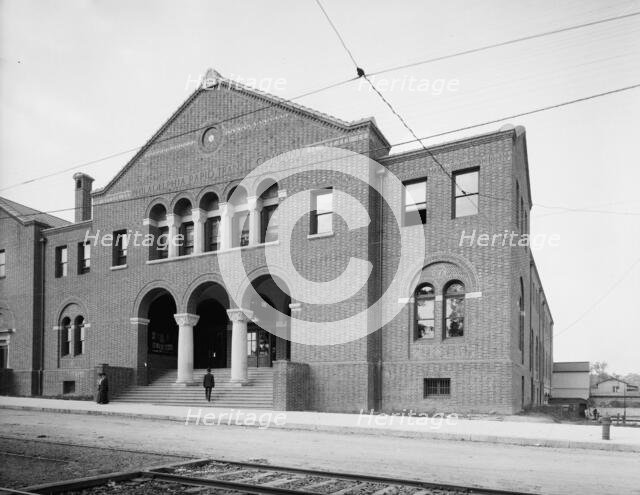 Elevated railway terminal, Philadelphia, Pa., between 1900 and 1910. Creator: Unknown.
