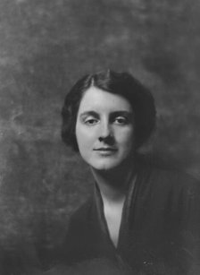 Miss Elizabeth Brown, portrait photograph, 1918 Mar. 1. Creator: Arnold Genthe.