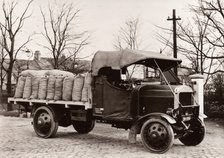 Open-backed lorry, 1919. Artist: Unknown