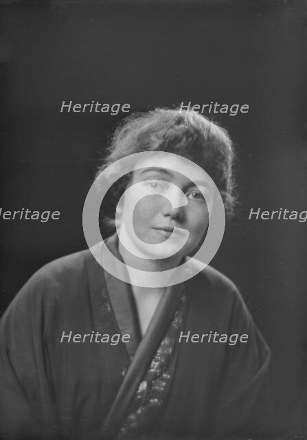Miss Gertrude Wright, portrait photograph, 1919 Apr. 26. Creator: Arnold Genthe.