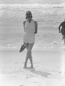Leonard, Mrs., at the beach, between 1926 and 1938. Creator: Arnold Genthe.