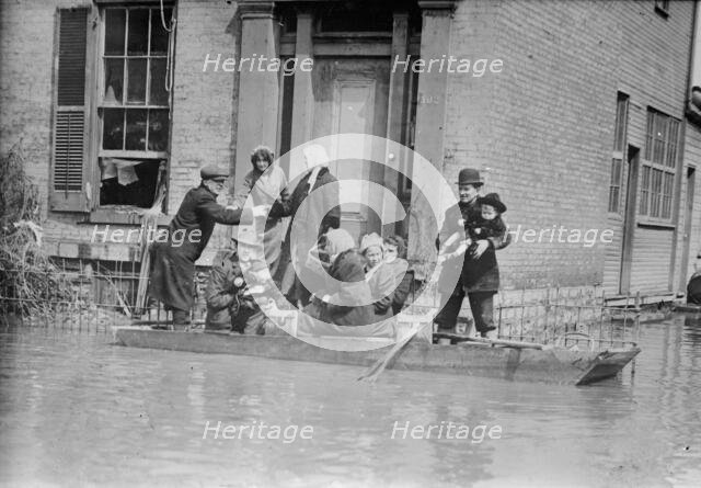 Rescue work- Dayton, 1913. Creator: Bain News Service.