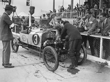 Changing a piston on Archie Frazer-Nash's GN at the JCC 200 Mile Race, Brooklands, Surrey, 1922. Artist: Bill Brunell.