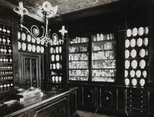 Wellcome Historical Medical Museum, Wigmore Street, London: a display of pharmacy jars. Creator: Unknown.