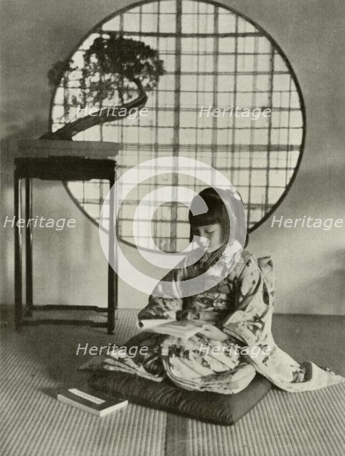 'The Picture-Book', 1910. Creator: Herbert Ponting.