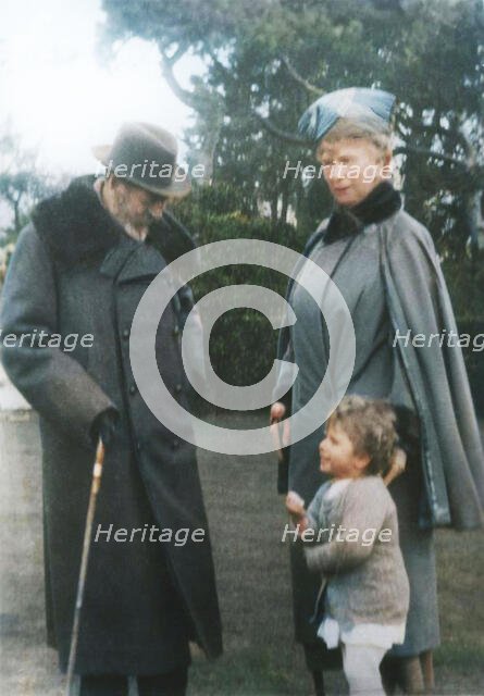 'Their Majesties the King & Queen with Princess Elizabeth at Craigweil House, Bognor', c1930. Creator: Unknown.