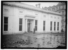 White House - storm damage, between 1913 and 1918. Creator: Harris & Ewing.