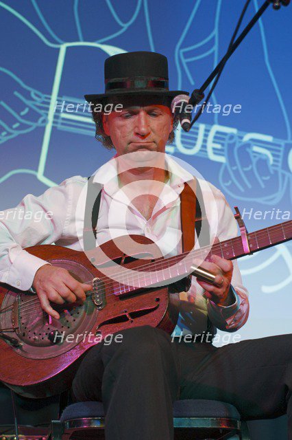 Ben Tyzack, Crawley Blues Festival, Hawth, Crawley, Oct 2015. Artist: Brian O'Connor.