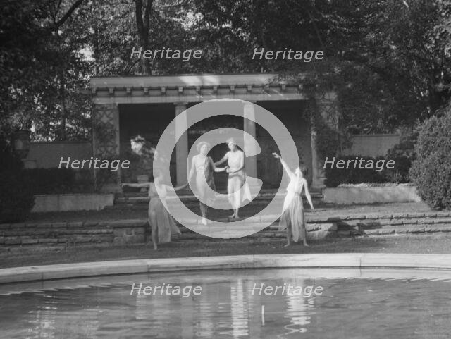 Elizabeth Duncan dancers, between 1916 and 1941. Creator: Arnold Genthe.