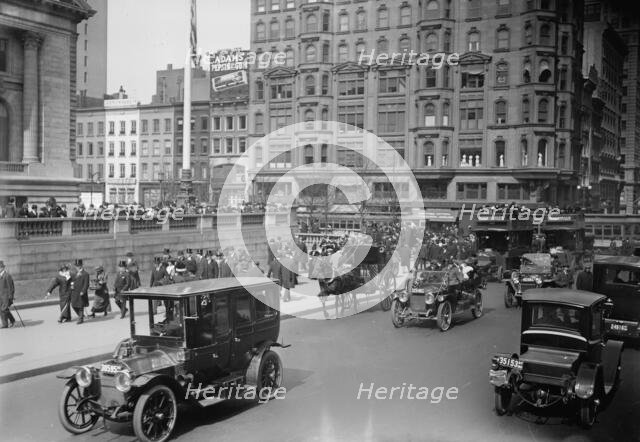 5th Ave., Easter,'13, 1913. Creator: Bain News Service.