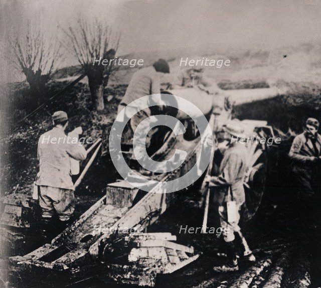 Soldiers with heavy artillery, c1914-c1918. Artist: Unknown.