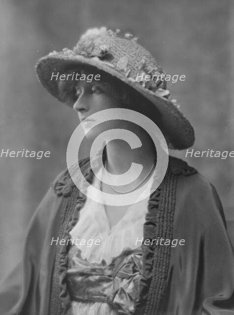 Rosen, Walter T., Mrs., portrait photograph, 1915. Creator: Arnold Genthe.