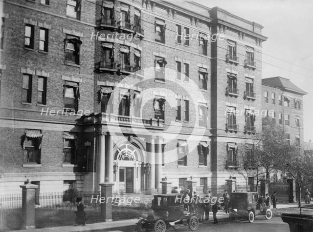 Mercy Hospital - Roosevelt's rooms, 1912. Creator: Bain News Service.