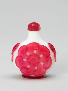 Snuff Bottle with Seven-Petal Flower Heads, Qing dynasty (1644-1911), 1760-1830. Creator: Unknown.