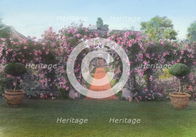 "The Fens," Lorenzo Easton Woodhouse house, Huntting Lane, East Hampton, New York, 1914. Creator: Frances Benjamin Johnston.