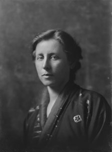 Mrs. Hans Zinsser, portrait photograph, 1918 Mar. 26. Creator: Arnold Genthe.