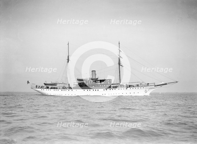 The steam yacht 'Ul', 1911. Creator: Kirk & Sons of Cowes.