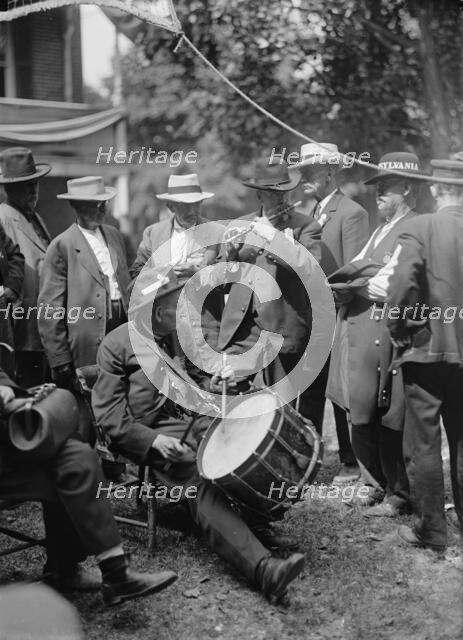 Gettysburg Reunion: G.A.R. & U.C.V. - Veterans of The G.A.R. And of The Confederacy..., 1913. Creator: Harris & Ewing.