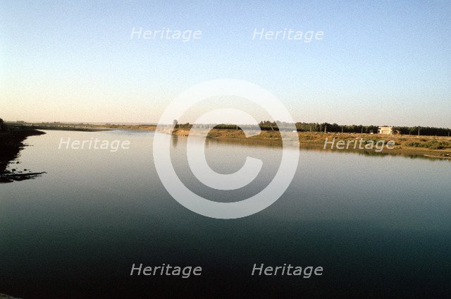 Wide River Tigris, Mosul, Iraq.