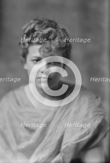 Owen, Dorothy, Miss, portrait photograph, 1914 Apr. 16. Creator: Arnold Genthe.