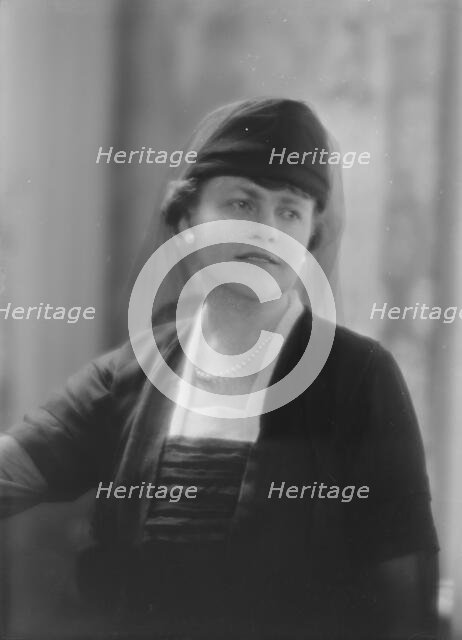 Chapin, S.B., Mrs., portrait photograph, 1917 Oct. 16. Creator: Arnold Genthe.